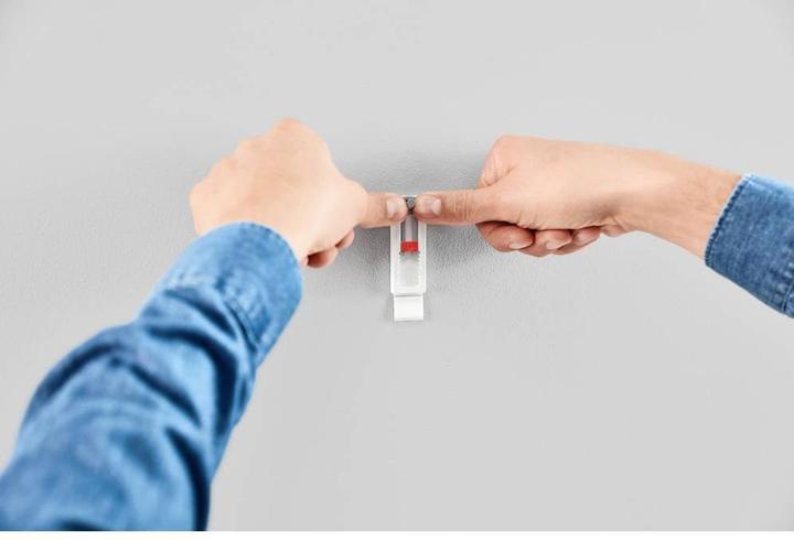 Produktbild tesa Klebenagel für Tapete & Putz, ideal für WLAN Router, höhen- und seitenverstellbar