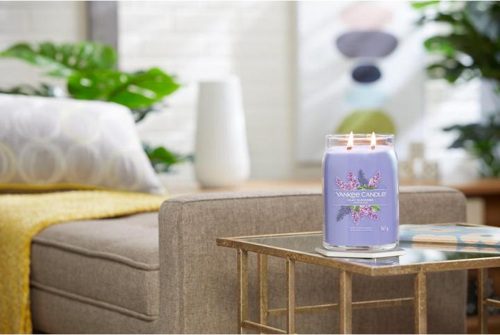 Actual product image Yankee Candle Duftkerze Lilac Blossoms Signature Large Jar (567 g)