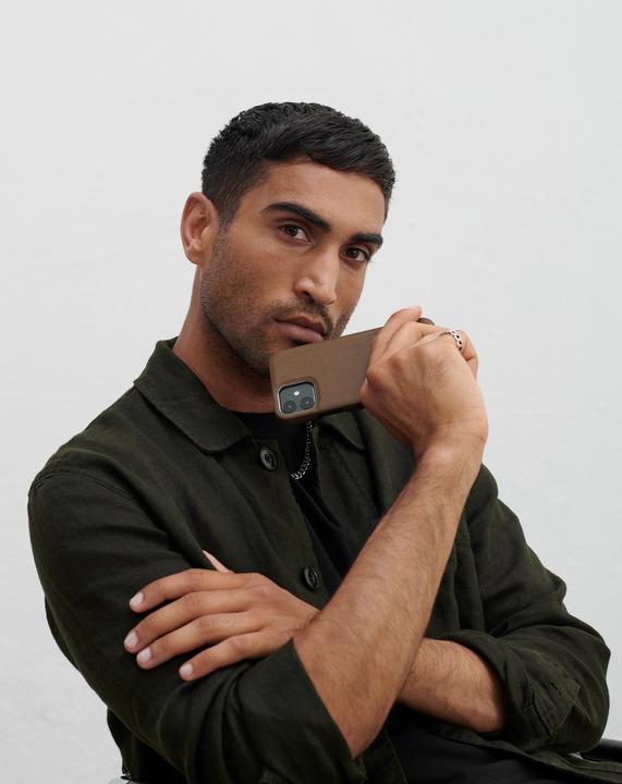 Produktbild iDeal Of Sweden Designer Hard-Cover Intense Brown (Apple iPhone 13)