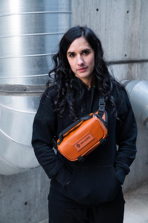 Actual product image Wandrd ROGUE Sling, Sedona Orange, 3 Liter (Camera shoulder bag, 3 l)