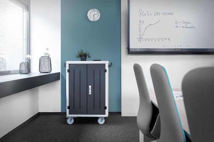 Produktbild Digitus Mobiler Ladeschrank, 15.6", USB-C 30 Ladestationen, PDU, Lüfter, 1260 x 824 x 650 mm