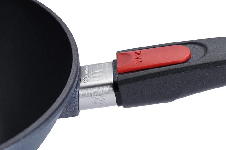 Actual product image Woll Diamond Lite cast iron wok and stirring pan Ø 26 cm (26 cm, Wok, Aluminium, Stainless steel)