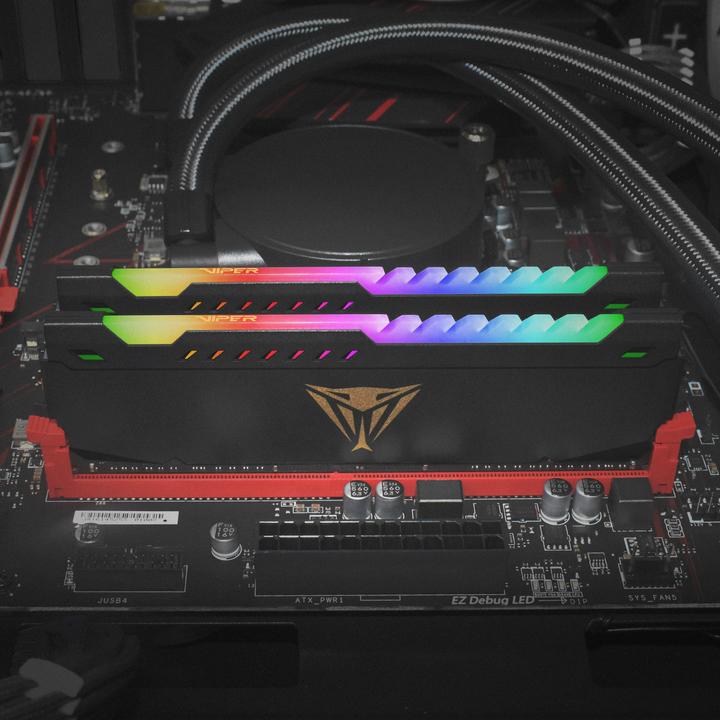 Productafbeelding Patriot DDR4 PC3600 16GB (2x8) Viper Steel RGB (2 x 8GB, 3600 MHz, DDR4 RAM, DIMM 288 pin)