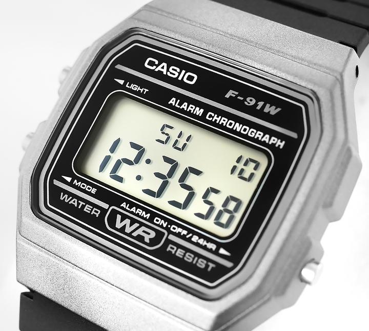Actual product image Casio Retro Vintage - F-91WM-1B (Digital watch, 33 mm)