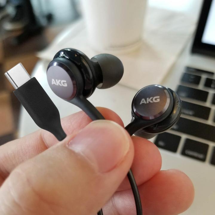 Produktbild Samsung USB Type-C EO-IC100 (keine Geräuschunterdrückung, Kabelgebunden)