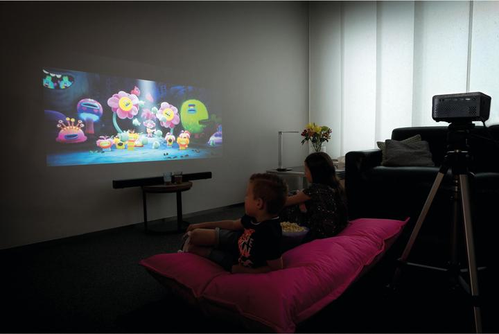 Actual product image Lenco LPJ-700BKGY (HD, 4000 lm)