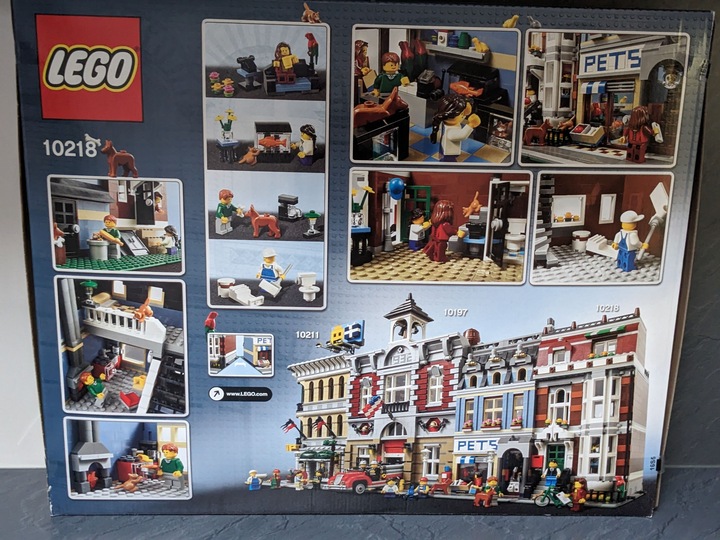 Actual product image LEGO Creator EXPERT Pet Shop (10218, LEGO Creator Expert)