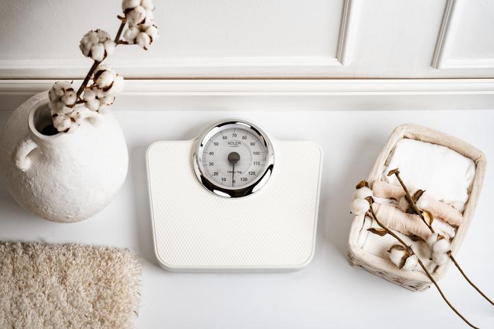 Actual product image Adler AD 8180 personal scale Rectangle White Mechanical personal scale (136 kg)