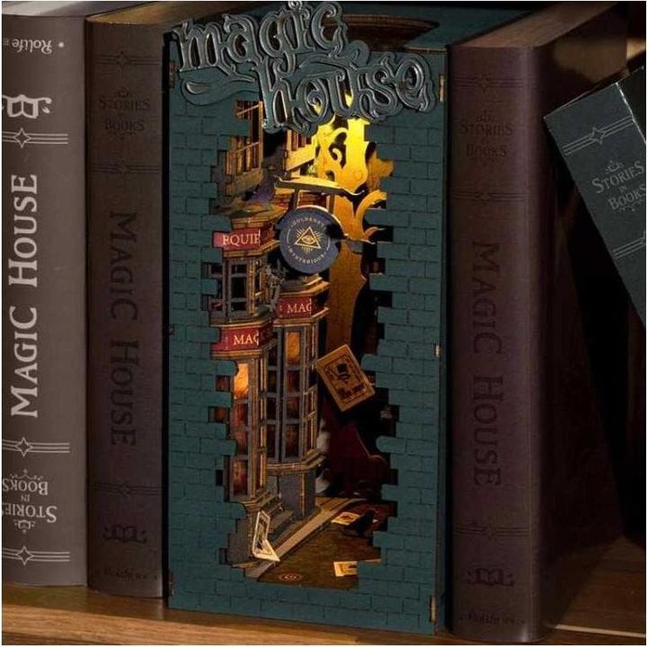Actual product image Rolife Magic House - Book Nook
