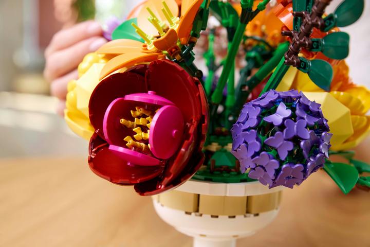 Actual product image LEGO Flower arrangement (10345, LEGO Botanical, LEGO Rare Sets)