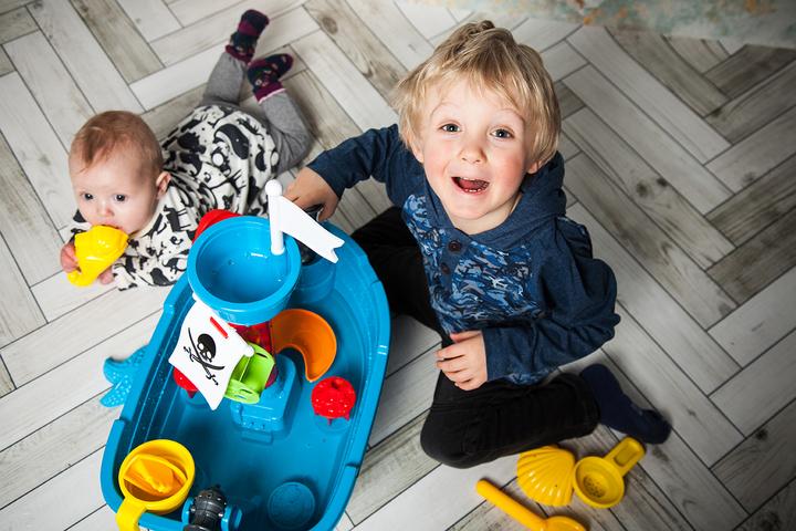 Actual product image Knorrtoys Sand- und Wassertisch - "Piratenschiff"