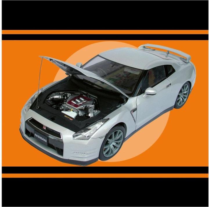 Carson 1:8 Ixo Nissan Gt-R