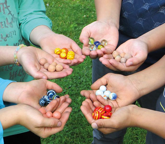 Produktbild Hüpf- und Murmelspiele (Deutsch, Christel Dhom, 2023)