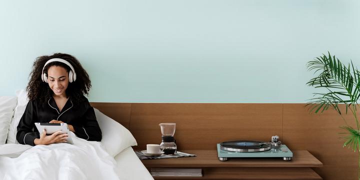 Actual product image TEAC TN-400BT-X Bluetooth Turntable Turquoise