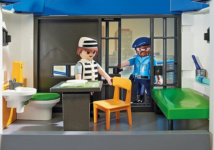 Actual product image Playmobil Intl. police command center with prison (6872, Playmobil City Action)