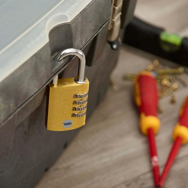 Actual product image Yale YE3CB/38/131/1/GO Padlock 38 mm Gold Combination lock
