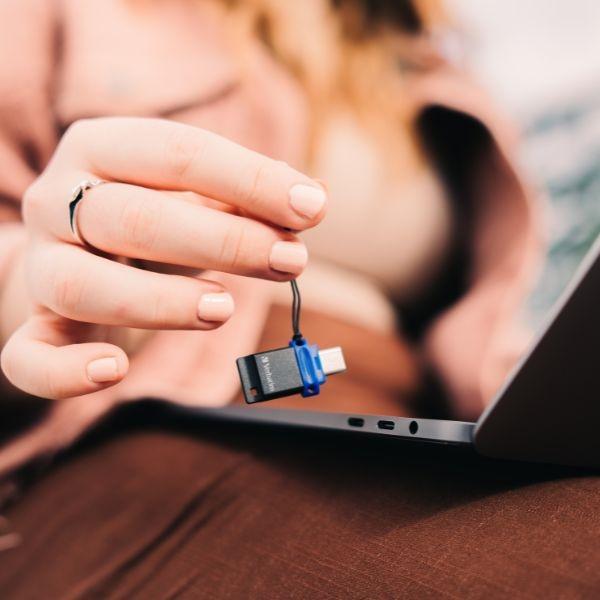 Produktbild Verbatim Store ‘n’ Go Dual (32 GB, USB 3.0, USB-C, USB-A)