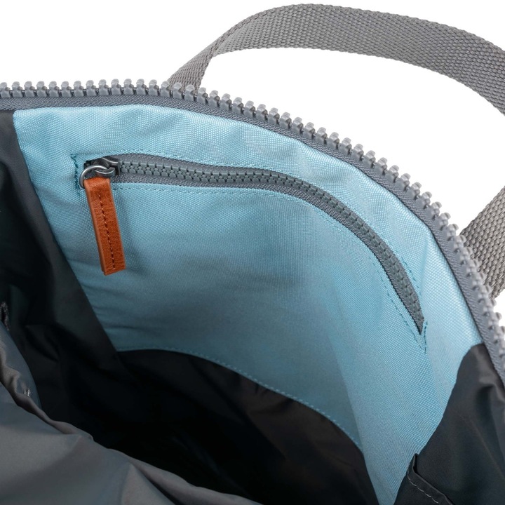 Produktbild Roka London Finchley A Ice Medium Recycled Canvas (15 l)