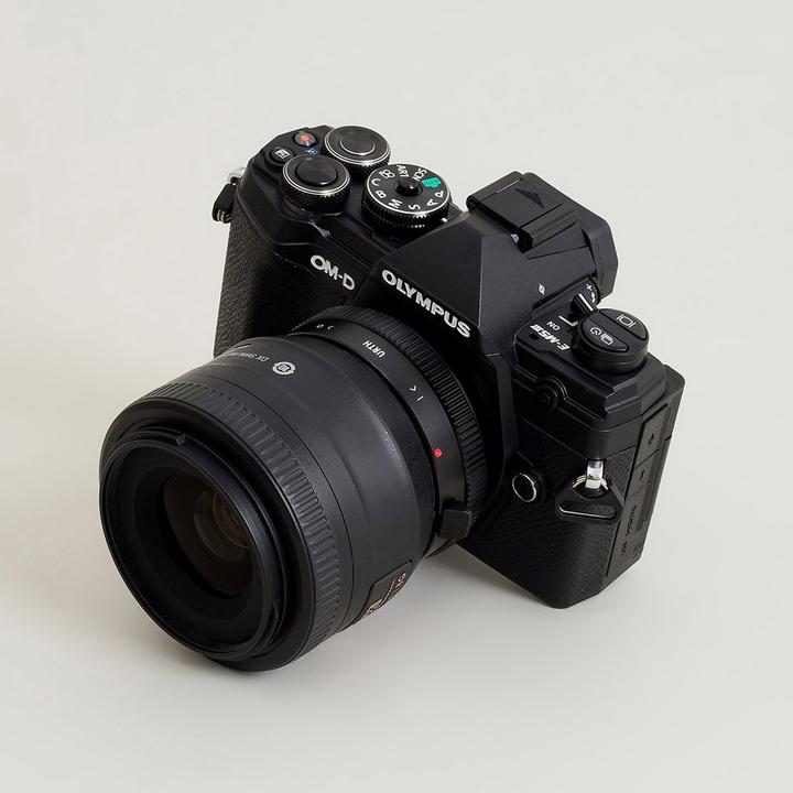 Produktbild Urth Lens Mount Adapter: Compatible with Nikon F (G Type) Lens to Micro Four Thirds (M4/3) Camera Body