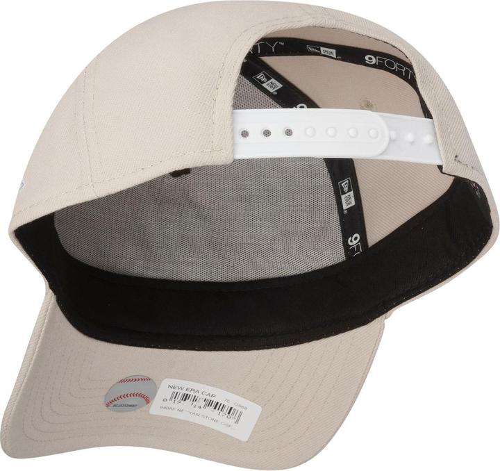 Actual product image New Era 9Forty Snapback Trucker Cap - New York Yankees Stone