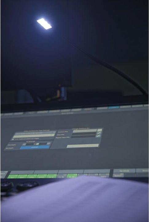 Produktbild Showgear GooseLight XLR, RGBW 45cm 3pin straight dimmable