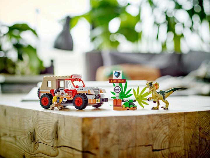 Actual product image LEGO Ambush of the Dilophosaurus (76958, LEGO Jurassic World)