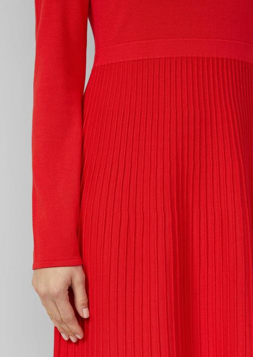 Image du produit s.Oliver Kleid Midi-Strickkleid mit U-Boot-Ausschnitt und Strukturmuster (40)