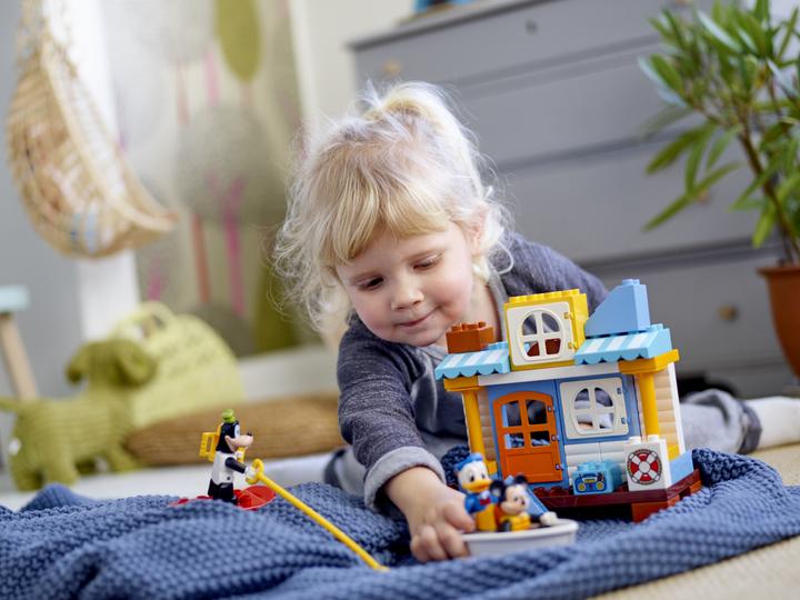 Actual product image LEGO Micky's beach house (10827)