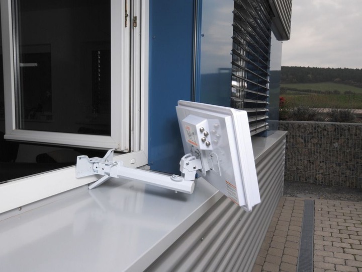 Actual product image Selfsat H30D+ flat antenna with single LNB (Flat antenna, 33.70 dB, DVB-S / -S2)