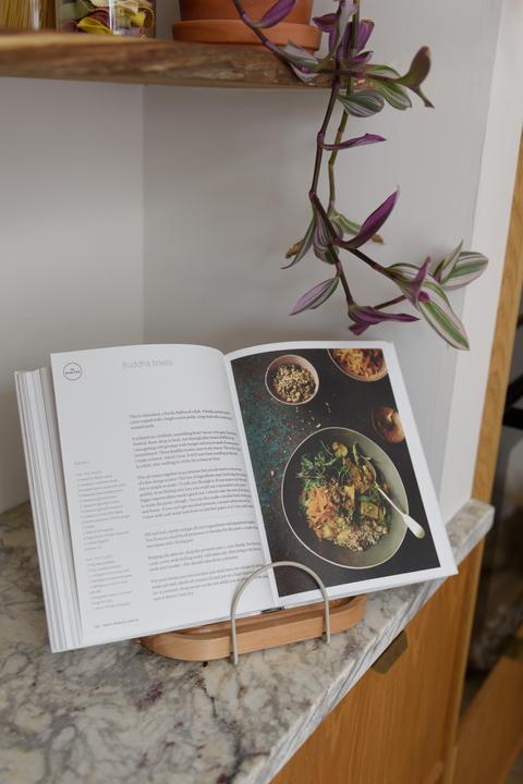 Actual product image Kitchen Craft Id Cookbook Stand Beechwood (24 x 9 x 19.50 cm)