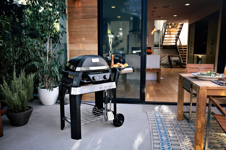 Actual product image Weber Pulse 2000 with stand (2.20 kW)