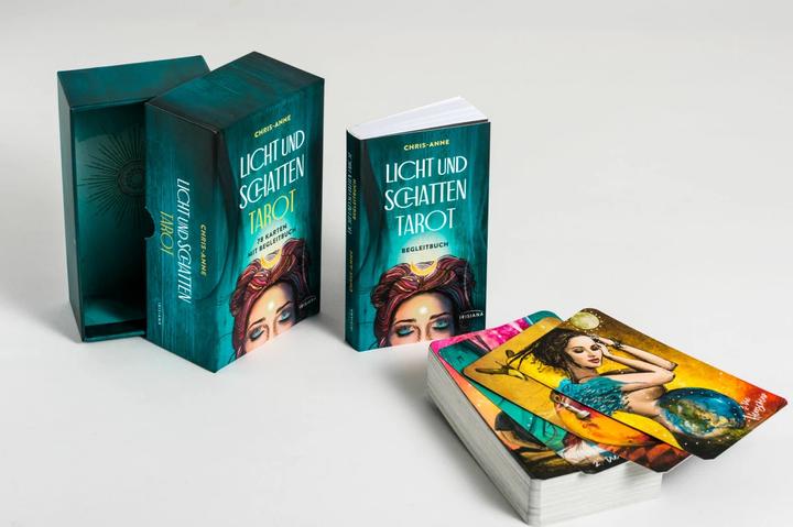 Actual product image Light and Shadow Tarot (German)