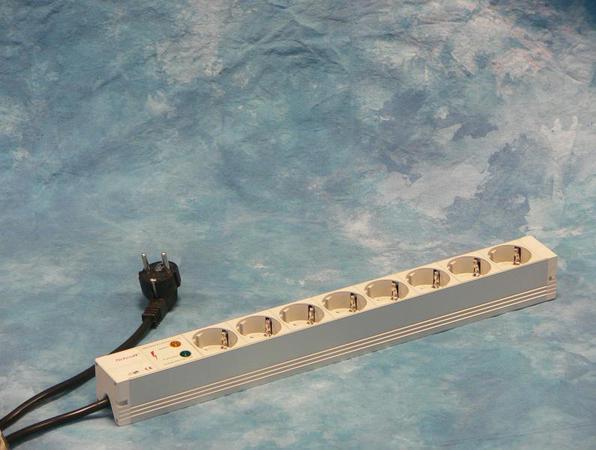 Produktbild Schroff Steckdosenleiste (8 x, CEE 7/3, 2 m)