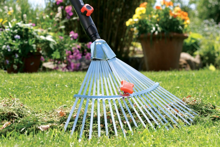 Actual product image Gardena Adjustable broom