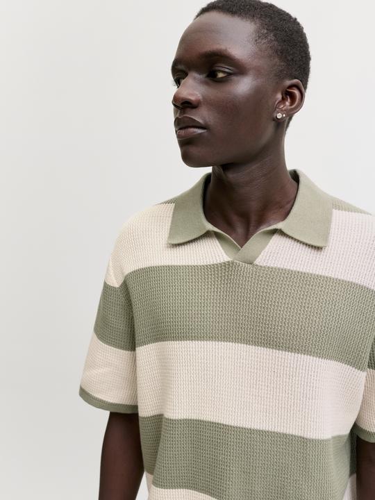 Produktbild Jack & Jones Jorliam Knit Stripe Split Neck Styd Ss26 (S)