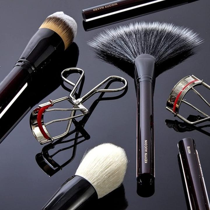 Actual product image Kevyn Aucoin The Base/Shadow Brush (Eye shadow)