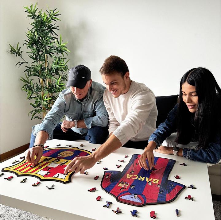 Actual product image Iconic FC Barcelona - Jersey - Wooden Puzzle Size M (270 pieces) (270 pieces)