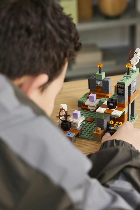 Actual product image LEGO The Trial Chamber (21271)