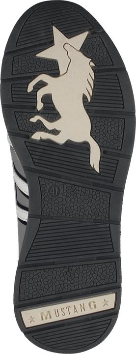 Actual product image Mustang Get out of your tight business trainers and into your favourite casual shoes. This comfortable and (44)