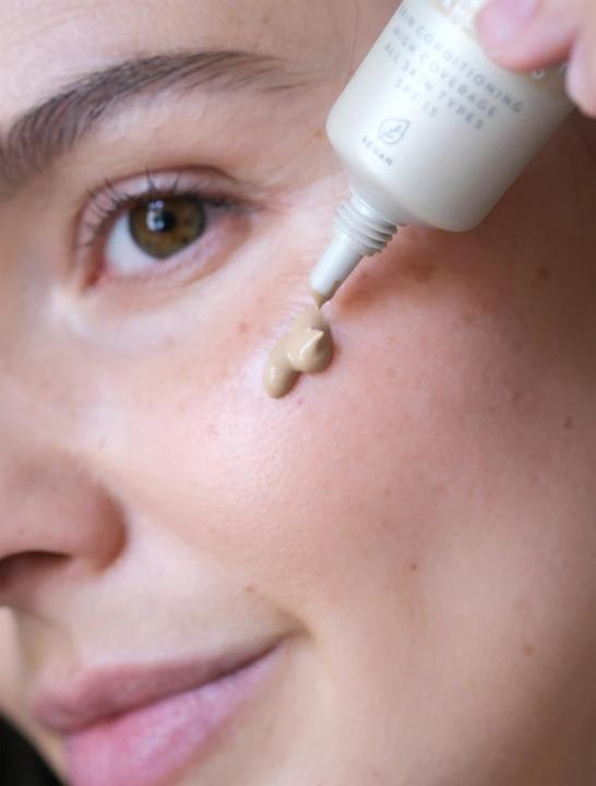 Actual product image Lumene ur smoothing foundation for all skin types SPF15 1 Classic Beige 30ml (Classic Beige)