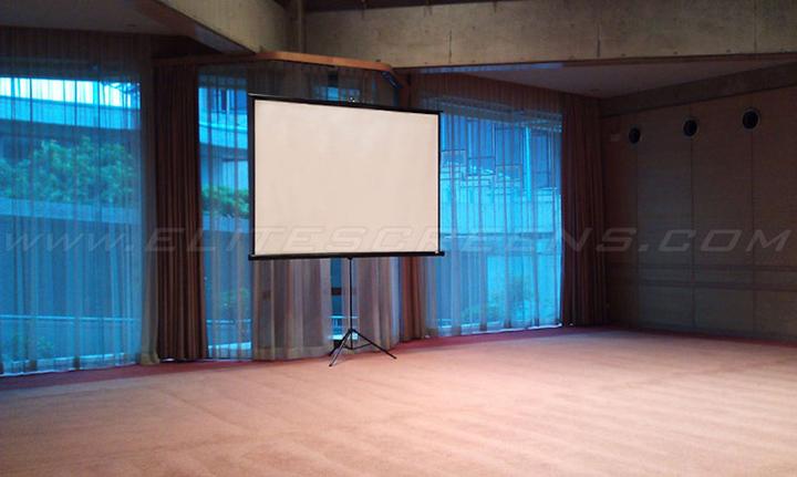 Actual product image Elite Screens tripod (120", 16:9)