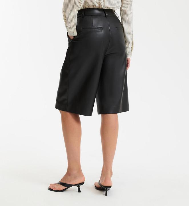 Immagine prodotto La Redoute Collections Bermuda-Shorts aus Kunstleder mit Abnähern (50)