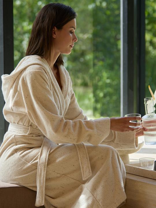 Actual product image Möve Calm Essence langer Kapuzenmantel (XS)