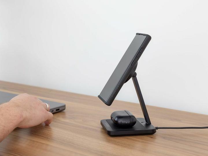 Actual product image Quad Lock Dual Desktop Charger (15 W)
