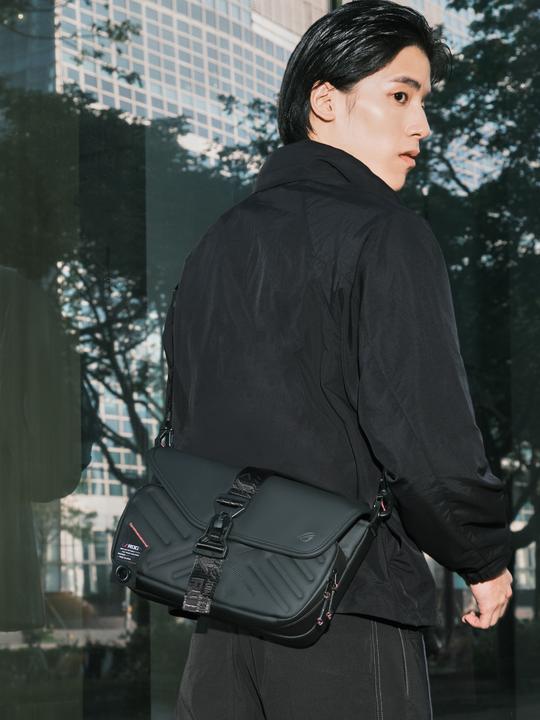 Actual product image ASUS BC3004 ROG SLASH SLING BAG 4.0