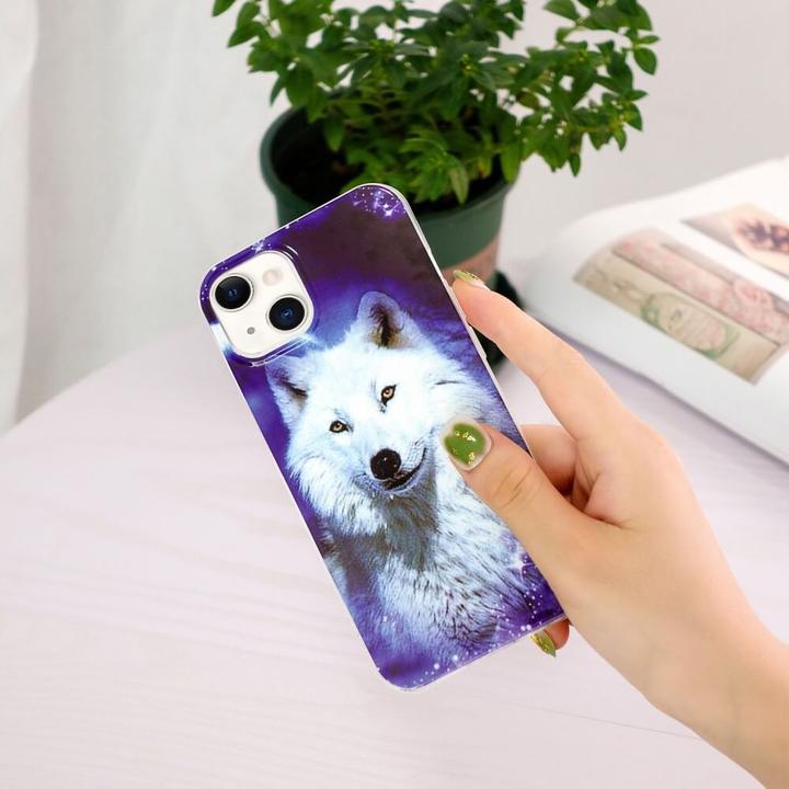 Actual product image Cover-Discount iPhone 15 - Noctilucent silicone cover Wolf (Apple iPhone 15)