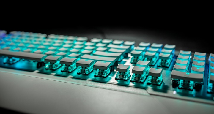 Produktbild Roccat Vulcan 122 Aimo (DE, Kabelgebunden)