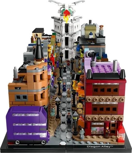 Actual product image LEGO Die Zauberläden der Winkelgasse (76444, LEGO Harry Potter)