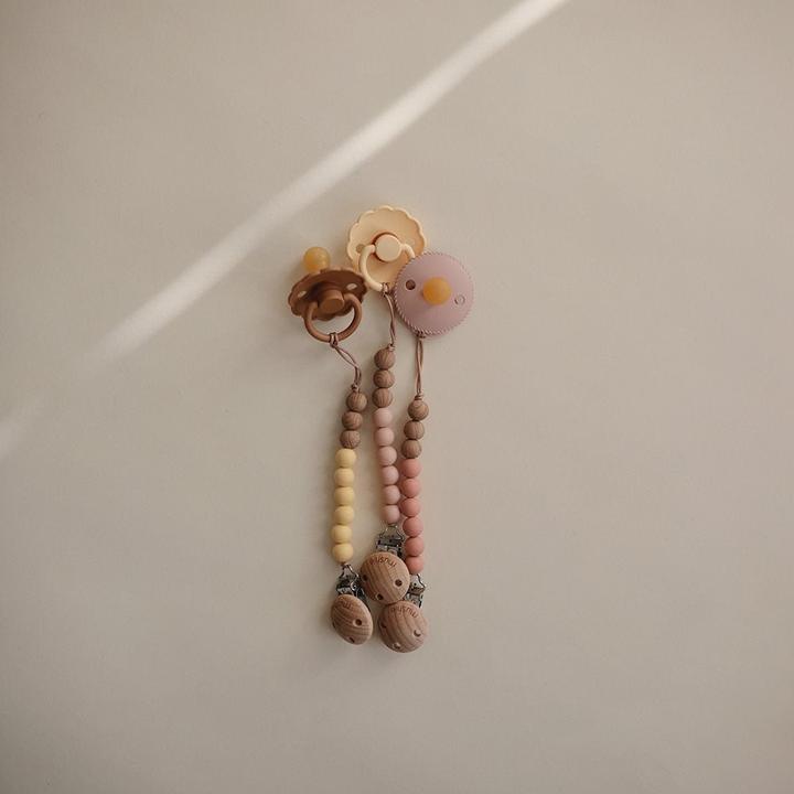Actual product image Mushie Dummy Chain Clip Eva Mustard Yellow (1 x)