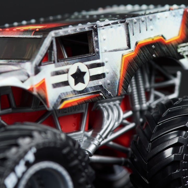 Immagine prodotto Monster Jam Marvel Iron Man Vs. War Machine